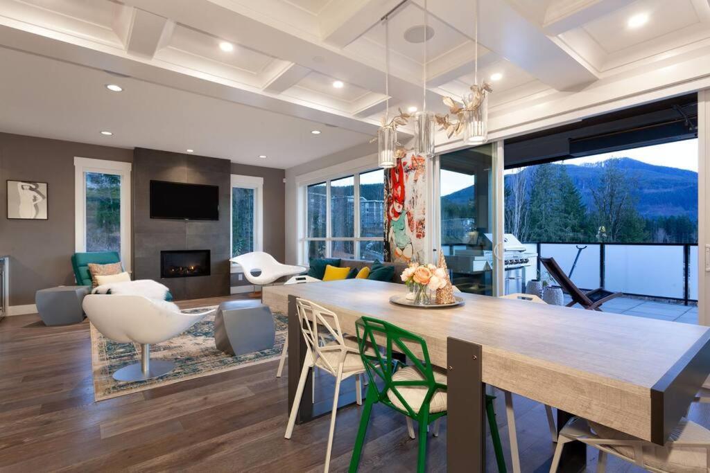 Mountain Serenity Meets Luxury Squamish Exterior foto